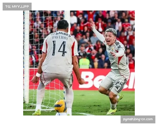 奥塔门迪防守端多次失位 本菲卡老将面对皇马锋线吃力